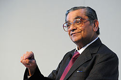 Jagdish N. Bhagwati Professor Jagdish pa Columbia University talar vid invigningen av Nordiskt globaliseringsforum i Riksgransen 2008-04-02.jpg